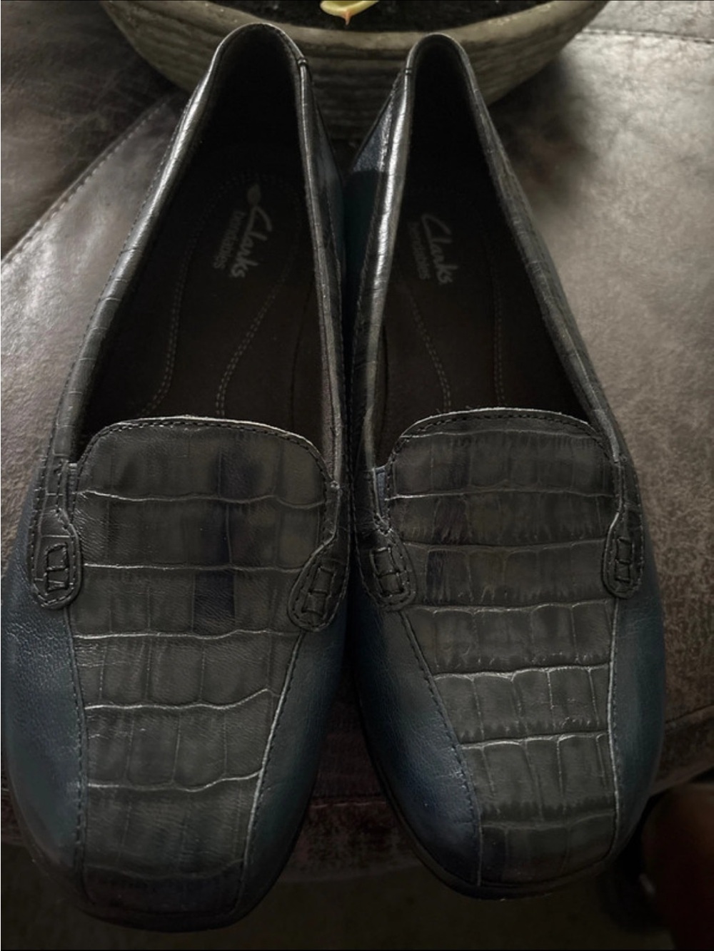 Clarks Bayou Q Women's Slip-On Loafers Size 8.5 W Navy
Croc Embossed Leather